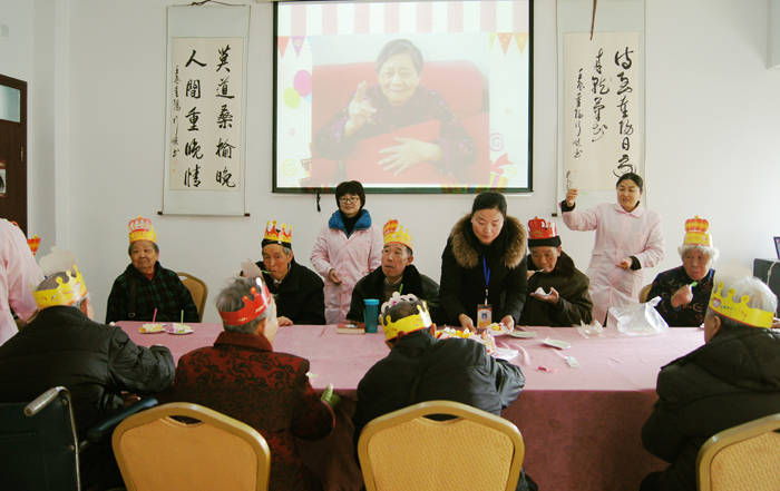 小小生日会 浓浓一家亲